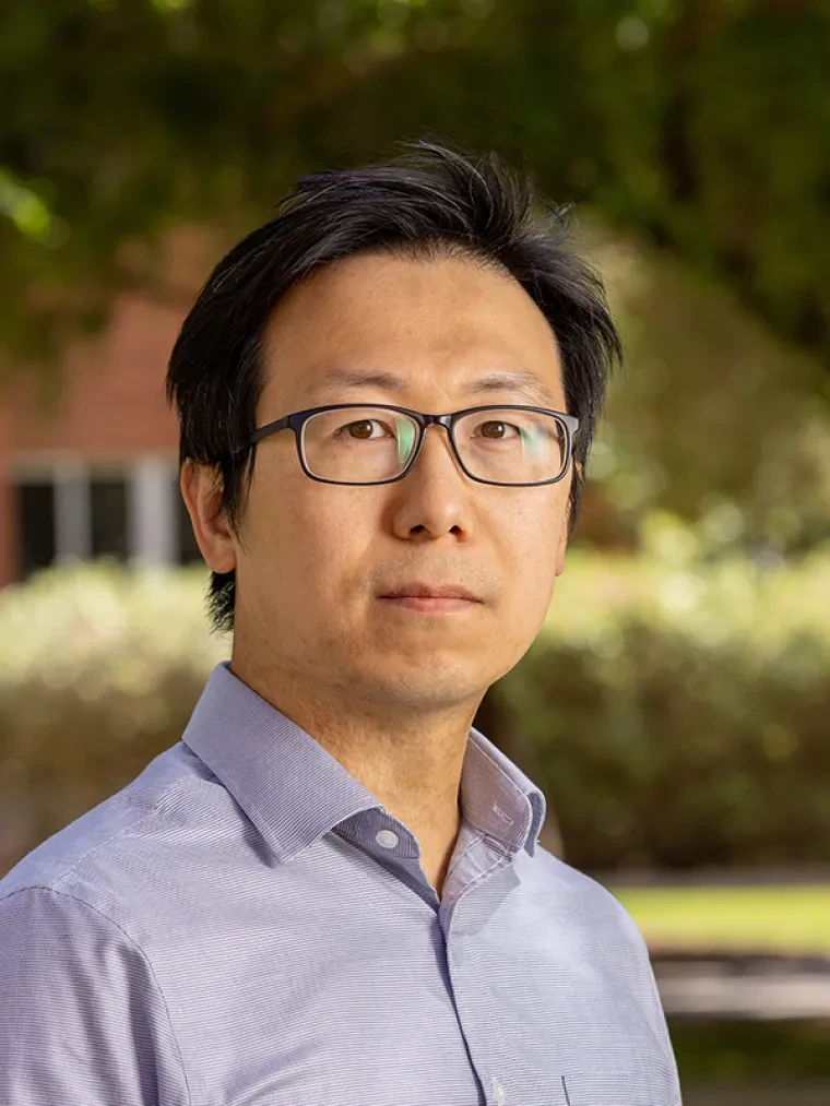 Portrait of University of Arizona astrophysicist Chi-kwan Chan